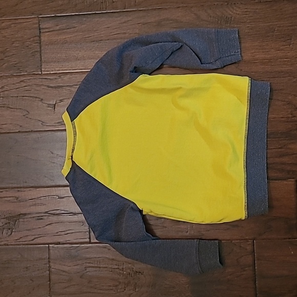 💥3for$12💥 Calvin Klein Jeans boy's lightweight sweatshirt size 4T - Picture 2 of 4